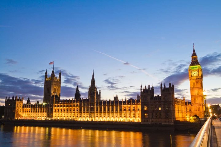 © Photo by Michael D Beckwith on Unsplash Government and local councillor presentation style