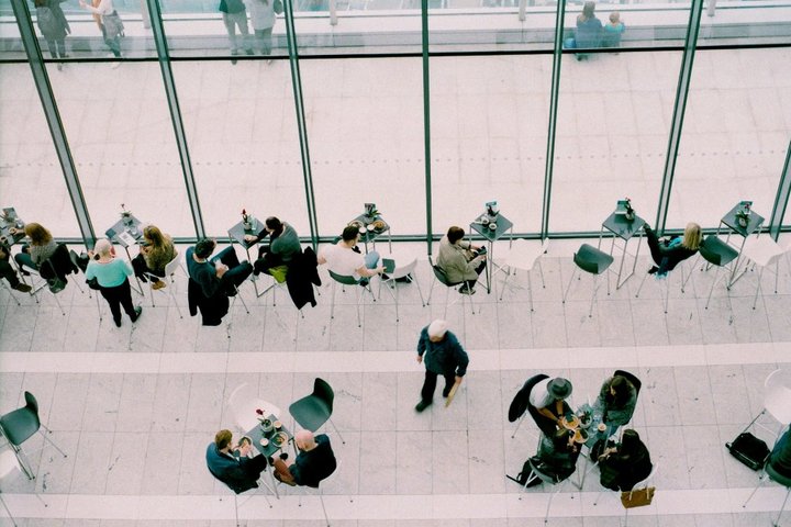 © Photo by Daria Shevtsova on Unsplash Business lunch
