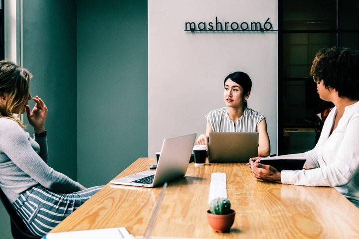 © Photo by rawpixel on Unsplash women speaking in the boardroom